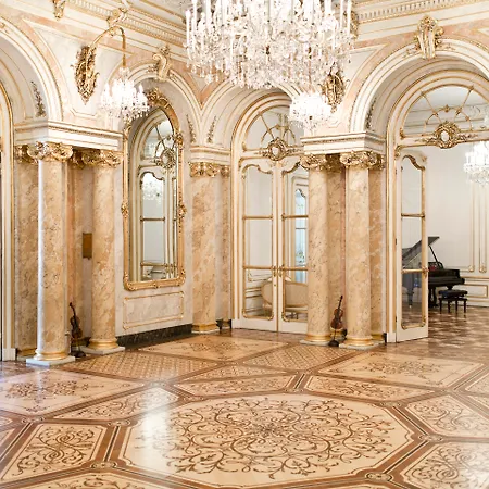 Palais Coburg-2