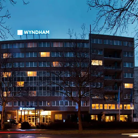 Wyndham Hannover Atrium-3