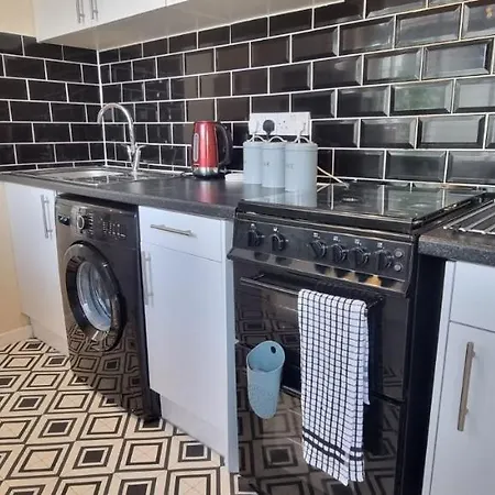Toffees Townhouse A 2 Bed House In Liverpool 1 Mins Walk To Goodison Park-2