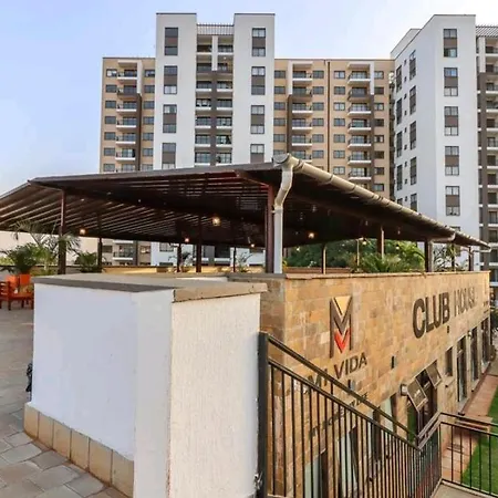 Emaza Lux Stylish, Modern 1 Bedroom Apartment, Pool & Gym, At Mi Vida Garden City-2