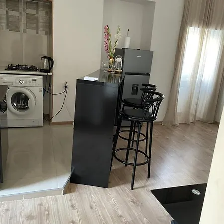 Ele'S Apartment-2