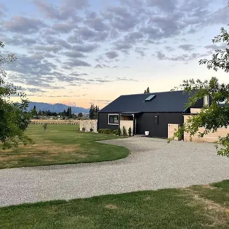 Wanaka Mountain View-3