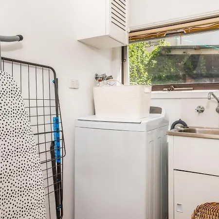 Walk To The Mcg & Aami Park - Free Late Checkout - Great Location & Backyard-3