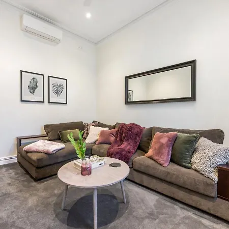 Walk To The Mcg & Aami Park - Free Late Checkout - Great Location & Backyard-2