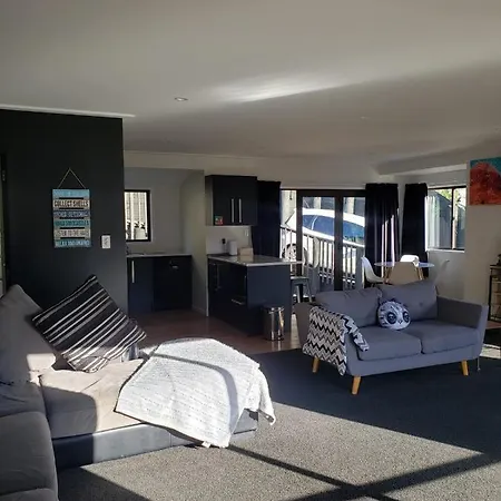 Paihia Retreat-3