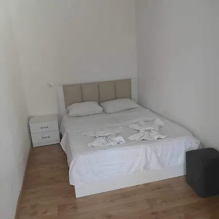 Ele'S Apartment-3