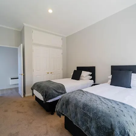 Family Friendly Oceanview Howick Home - Pets+-2