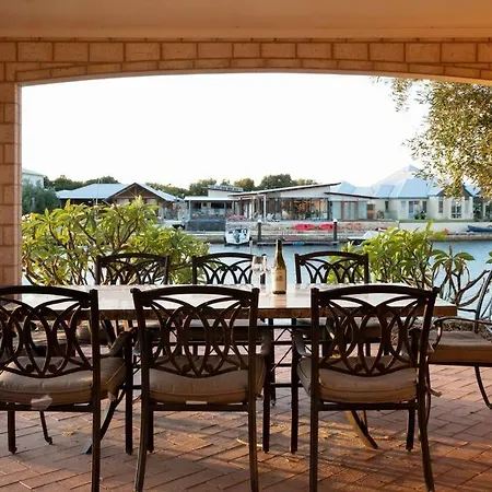 Luxury Waterfront Canal Estate With Private Jetty - Pet Friendly-2