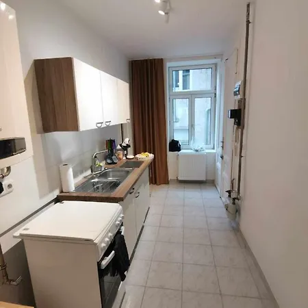 Central Apartment Metro 1 Min.-2