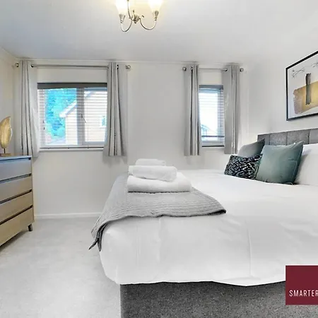 Lightwater - 1 Bedroom House - Parking-2