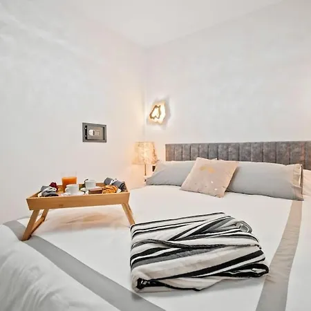4 In The Heart Puerto Banus Luxurious Apartment-3