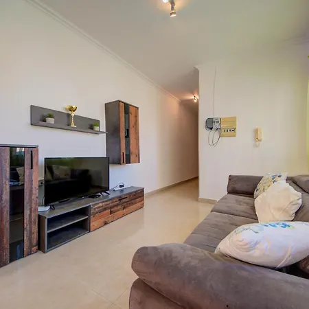 St Julian'S Unique 3-Bedroom Apartments And Penthouse With Jacuzzi-2