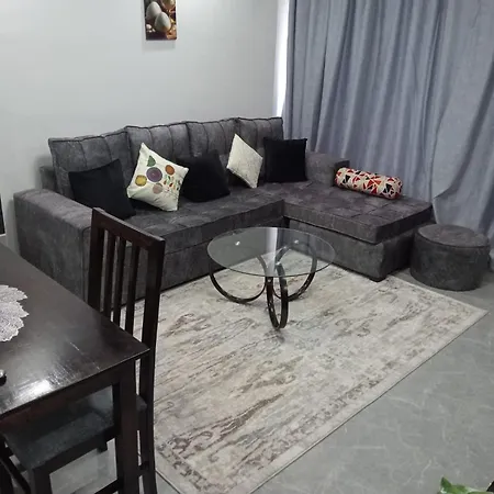 Tranquil 7Th Floor Apartment Near Art Caffe Market-3