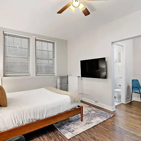 Trendy Studio Apartment In Chicago - Kenwood 103 & 303 Rep-3