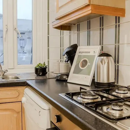 2 Bed Chic Vintage Flat At Bayswater-3