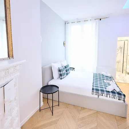 Champs Elysees!Montaigne, New Luxurious 6Pers Flat-2