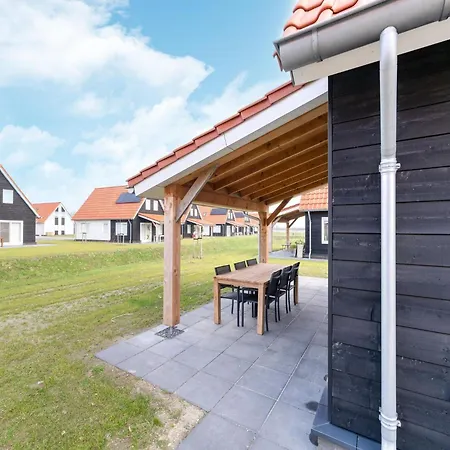 Luxurious Holiday Home With Parking-3