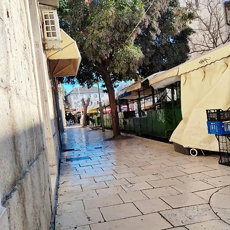 Split It Hostel-3