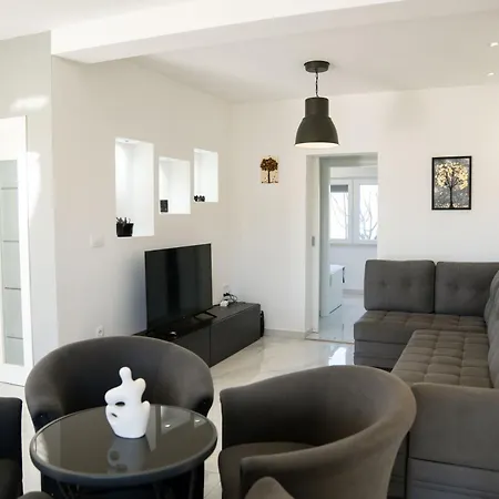 Lucas Apartment-3