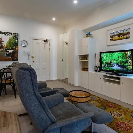 Oversized Potts Point Studio-3