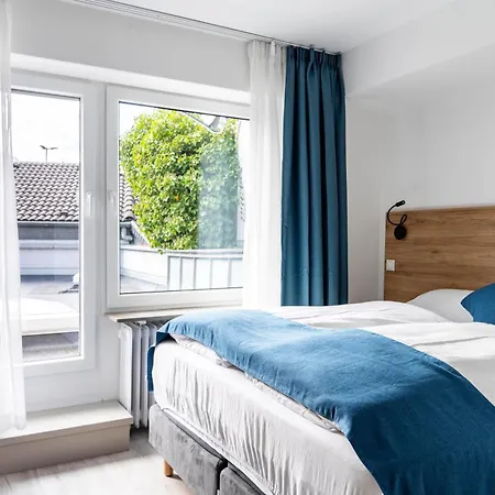 Hotel 83-2