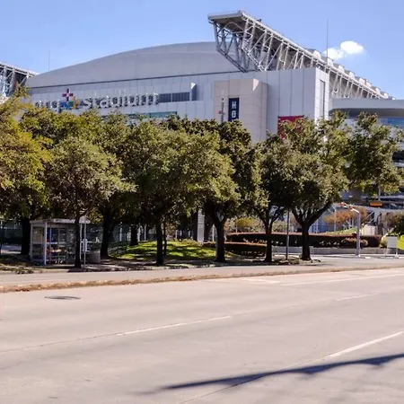 Spacious Cozy Home Near Nrg /Toyota/Stadiums-2