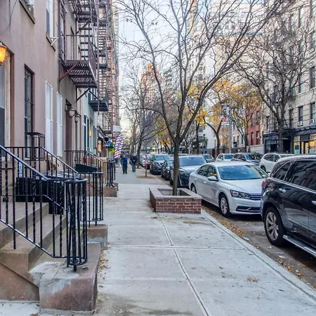 Lenox Hill 2Br W Elevator Doorman Nr Art Nyc-1389-3