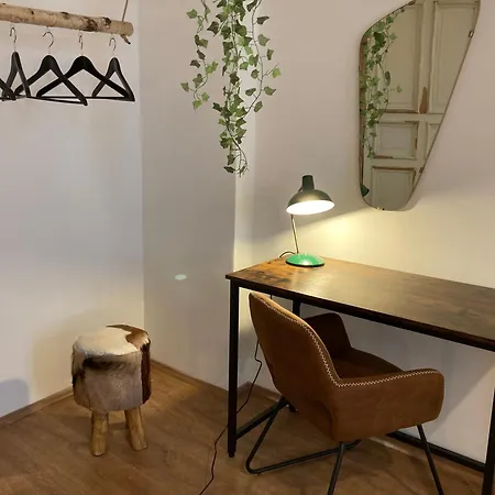 Minimal Hostel-2