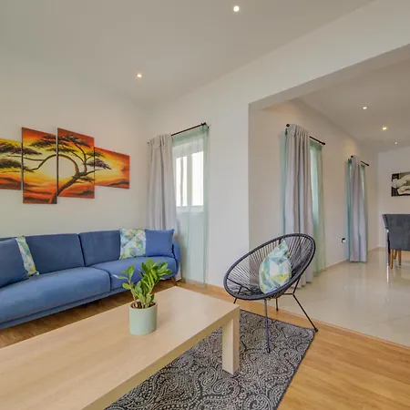 Stylish Sliema Apartments & Penthouse With Seaviews And Jacuzzis-3
