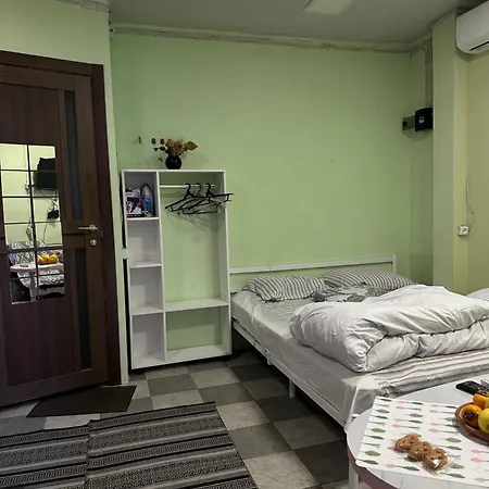 Vahe'S Family Guest House Front-2