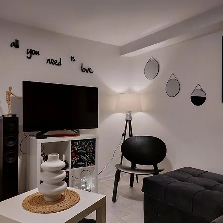 Bowler Hat Apartment Belgrade-2