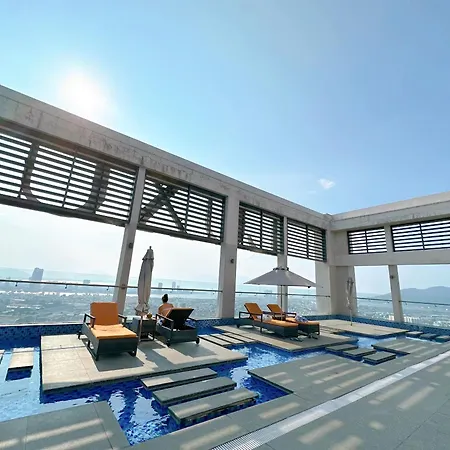 Luxury Apt Opposite Mykhe Beach Da Nang-3