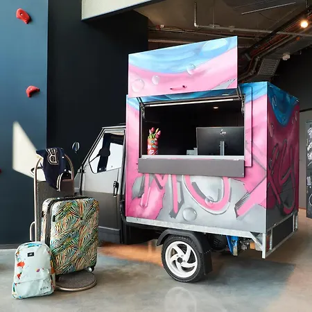 Moxy Amsterdam Schiphol Airport-2