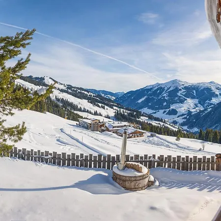 Wallegg Lodge - Alpine Premium Chalet - Ski In-Ski Out - Real Alpine Location Saalbach-2