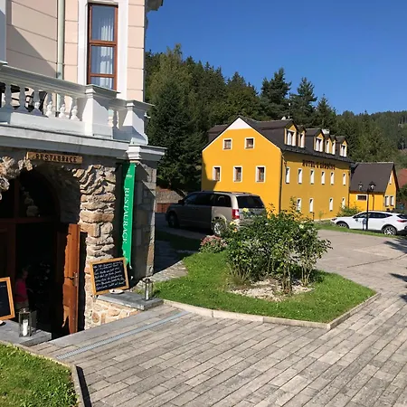 Hotel U Zamecku Cihelny-2
