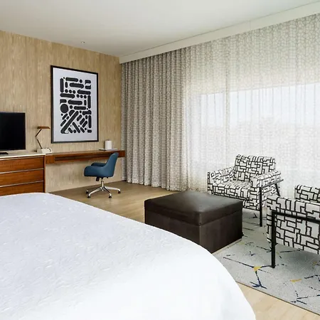 Hampton Inn & Suites Santa Monica-3