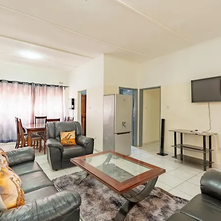Wood Road Guest Lodge-3