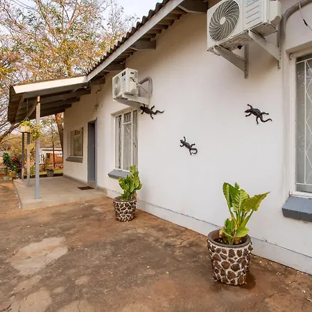 Wood Road Guest Lodge-2