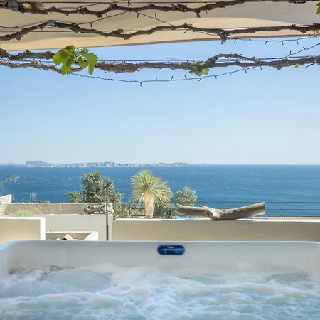 LES SUITES LOVE 3 SPA VUE MER PISCINe-3