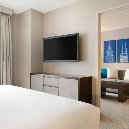 Hilton Chicago Magnificent Mile Suites-3