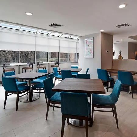 Hampton Inn NY-JFK-3