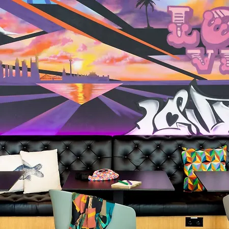 Moxy Frankfurt Airport-3