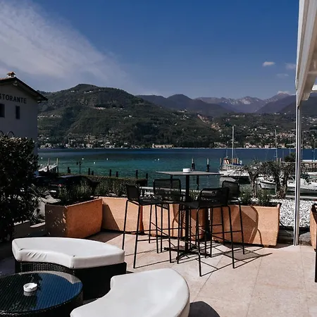 Bella Hotel & Restaurant With Private Dock For Mooring Boats-2