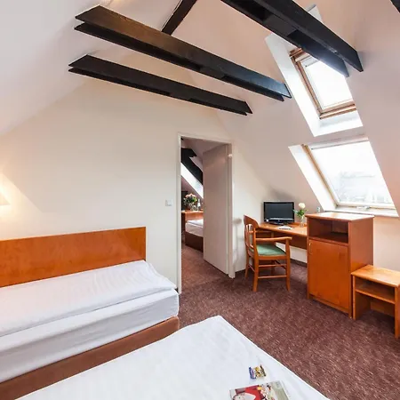 Hotel Ahl Meerkatzen-2