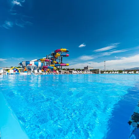 Holiday Park & Resort Cieplice Zdroj-3