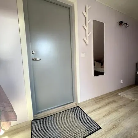 Small & Cozy Studio Apartment - Wifi & Free Parking-2