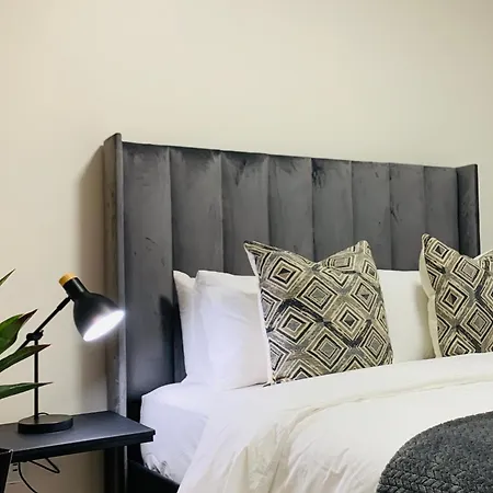 Essence Lifestyle Self-Catering Accommodation - 1523 Hochland Park-3