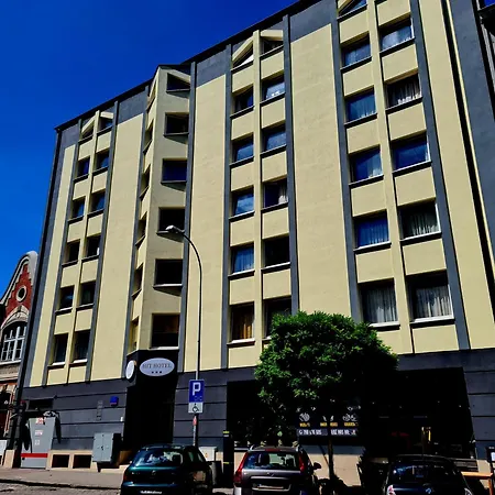 Noclegi Hit Rooms & Apartments-3