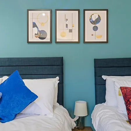 Diamond Suite Camden Town 3 Bedroom Sleeps 11-2