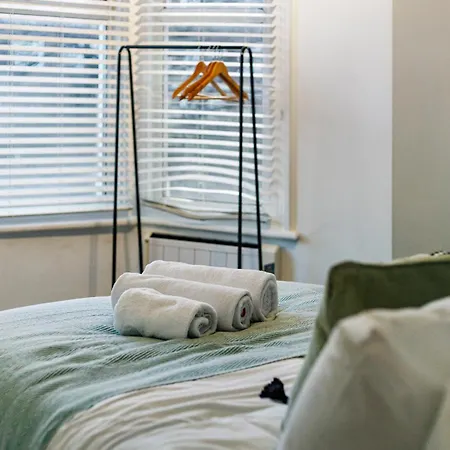 Rose Suite Camden Town 3 Bedroom Sleeps 11-3